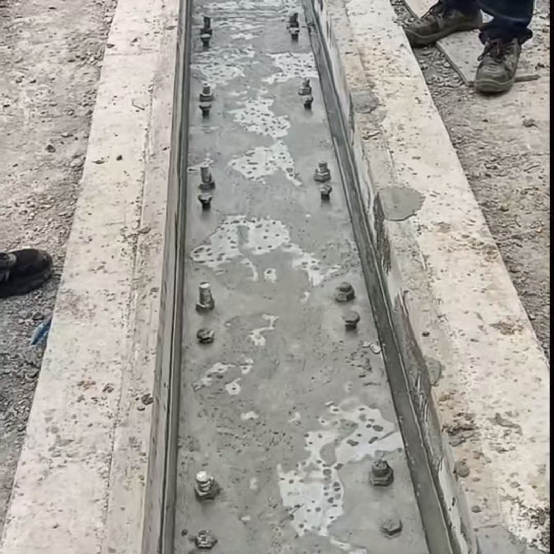红寺堡港口码头起重机龙门吊重型机械设备稳固用早强快凝轨道胶泥